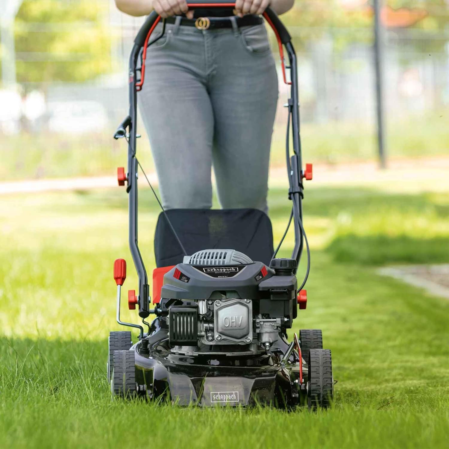 Scheppach Rasaerba a benzina MS150-42 - 3,5 CV | Larghezza di taglio 42 cm | Trazione sulle ruote | Scocca in acciaio | Funzione di pulizia | Funzione mulching | Sacco di raccolta da 45 litri | Regolazione altezza in 7 posizioni (25-75 mm)
