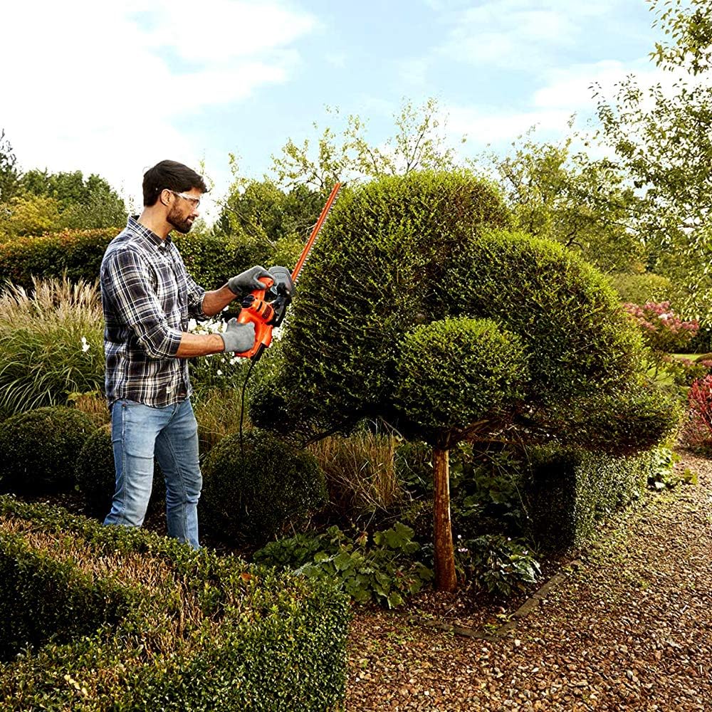 Black+Decker Tagliasiepi Elettrico BEHT201 (420W, lama da 45 cm, spessore di taglio 16 mm, impugnatura a T e protezione trasparente per le mani, per siepi di piccole dimensioni)