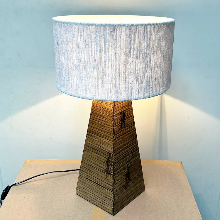 Lampada da tavolo in bambù Tabanan miele antico