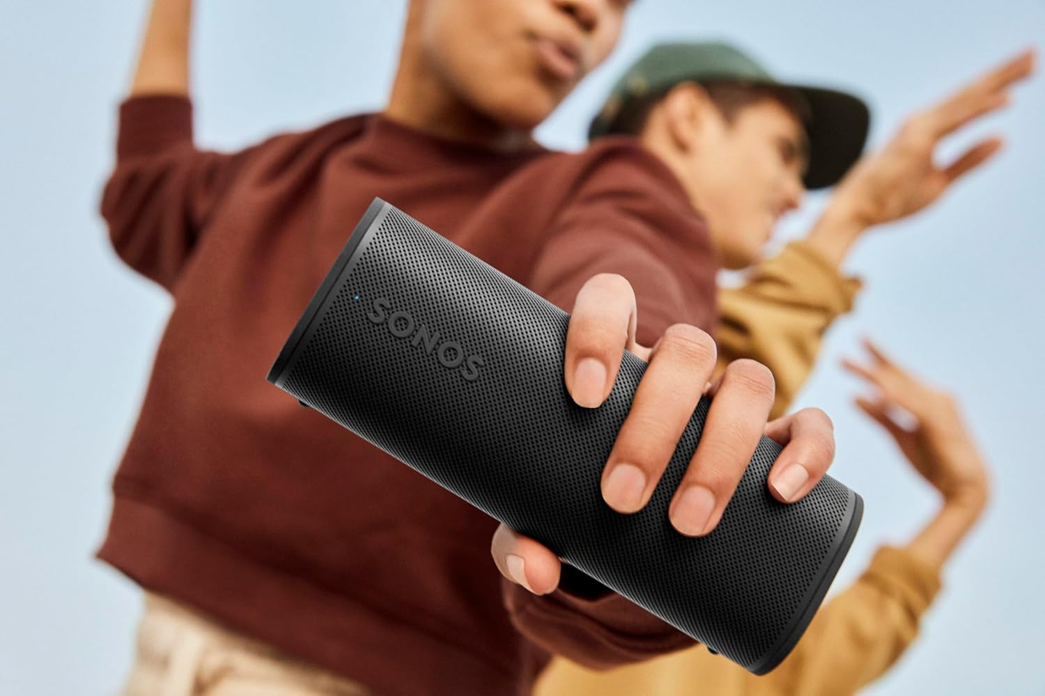 Sonos Roam 2 | Altoparlante portatile, leggero e impermeabile con Bluetooth, Wi-Fi, autonomia di almeno 10 ore e controllo vocale per interni ed esterni - Bianco