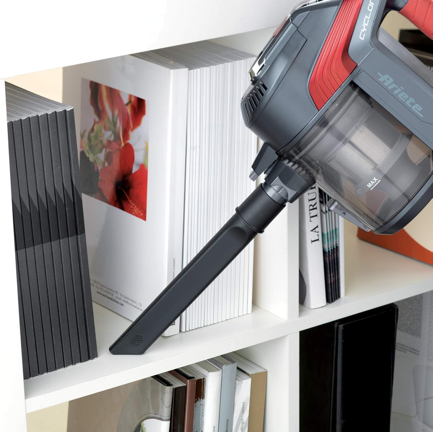 Ariete, 2761 Handy Force, scopa elettrica con filo 2 in 1, aspirapolvere e aspirabriciole, filtro HEPA, tecnologia ciclonica, senza sacco, spazzola tradizionale, tubo telescopico, rosso/nero