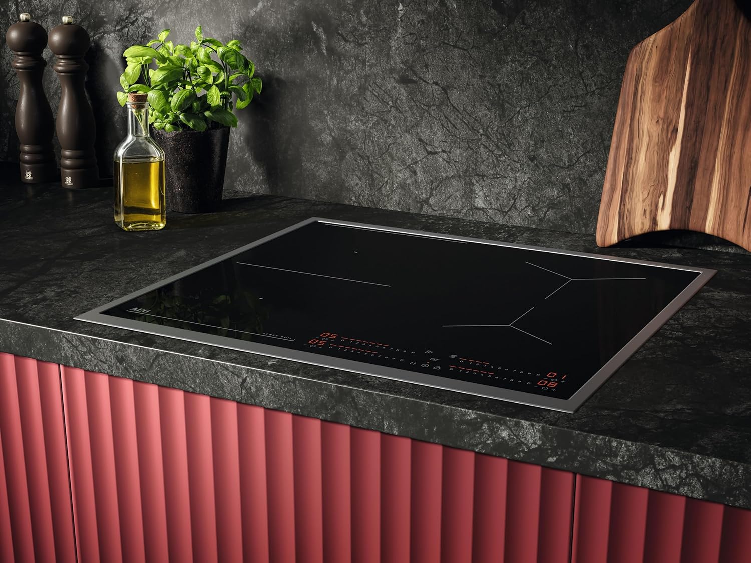 AEG piano cottura a induzione autonomo 80cm con cappa integrata / Prodotto in Germania / 4 zone cottura Flexi con funzione Bridge (combinazione di 2 zone) / Funzione automatica della cappa / Filtro a carbone attivo / COLI84COXB