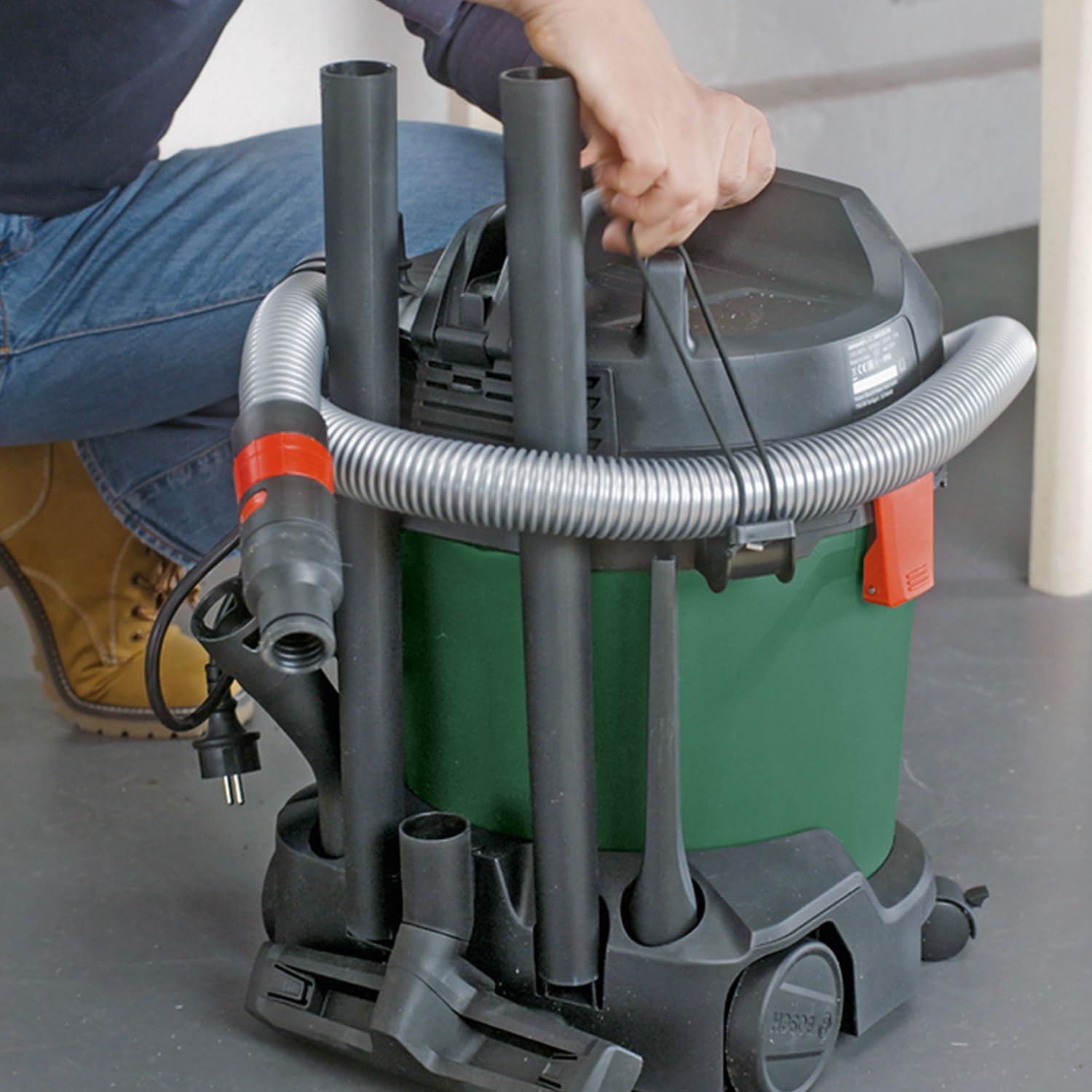 Aspiratore Bosch per solidi e liquidi AdvancedVac 20 (1200 Watt, capacità serbatoio 20 litri, in scatola di cartone)