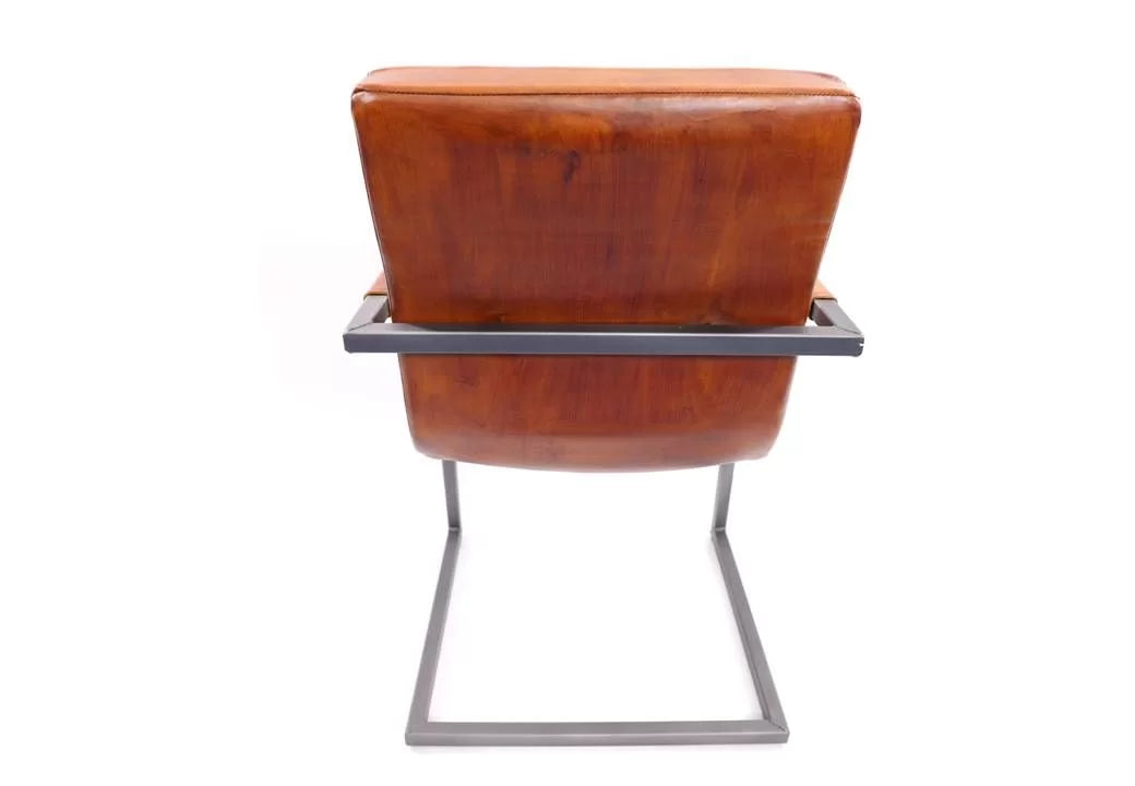 Sedia da pranzo della serie Carlo in pelle di bufalo color cognac - struttura squadrata con braccioli