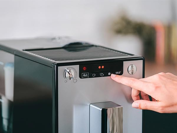 Melitta Solo - Macchina da caffè automatica con beccuccio regolabile in altezza, macchina da caffè piccola con serbatoio dell'acqua rimovibile, per es. espresso o caffè crema, argento