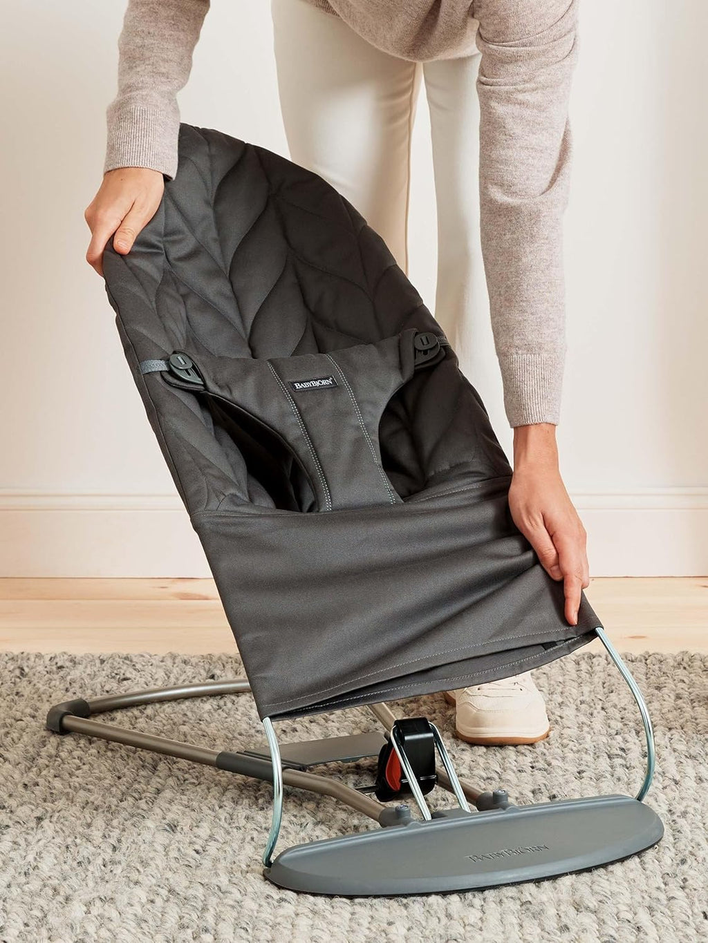 BabyBjörn Sdraietta Bliss, Tessuto, Trapuntatura petalo, Grigio Sabbia