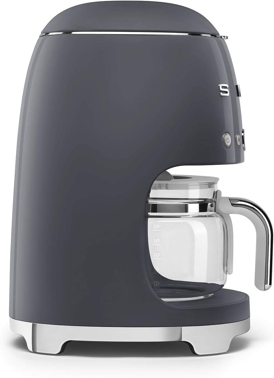 Smeg, DCF02BLMEU, Macchina da caffè con filtro, Funzione aroma e avvio automatico, Caraffa in vetro fino a 12 tazze, 2 livelli di intensità, Funzione di mantenimento del calore, 1050W, Nero opaco