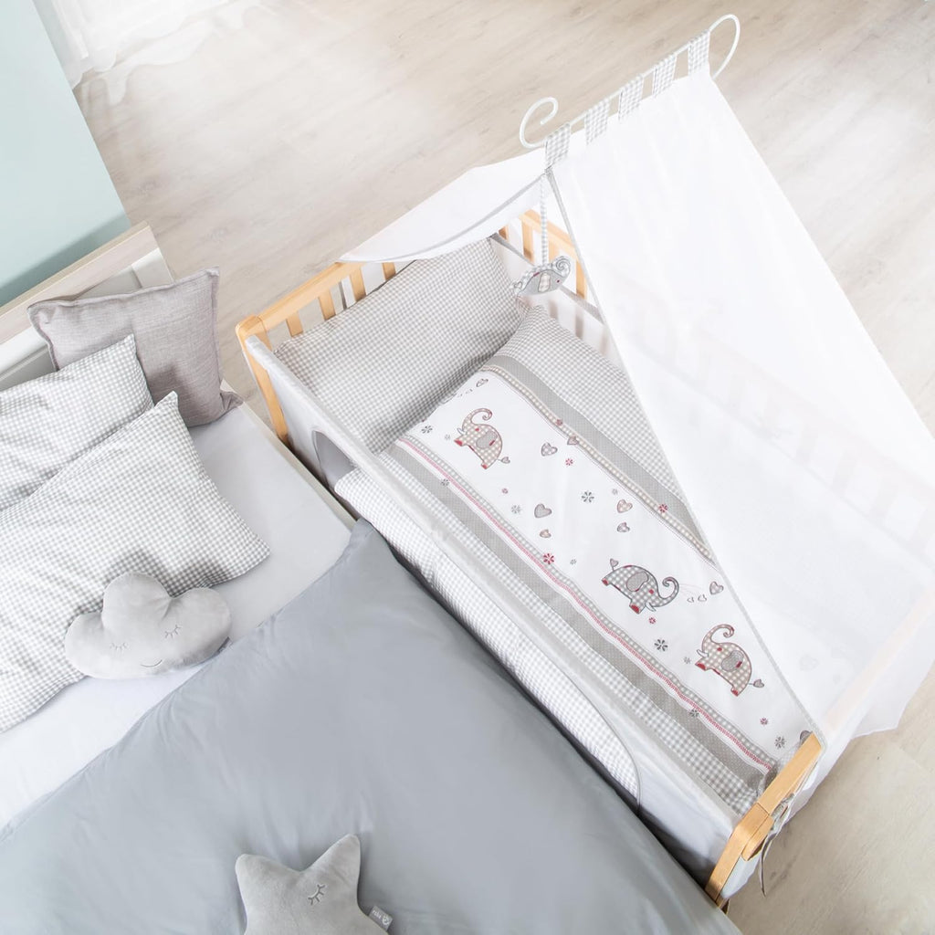 roba Beistellbett 60 x 120 cm - Adam & Eule Room Bed - Babybett zum Anstellen an Elternbett - Inklusive Matratze, Bettwäsche, Himmel - Mobil & Höhenverstellbar - Holz weiß