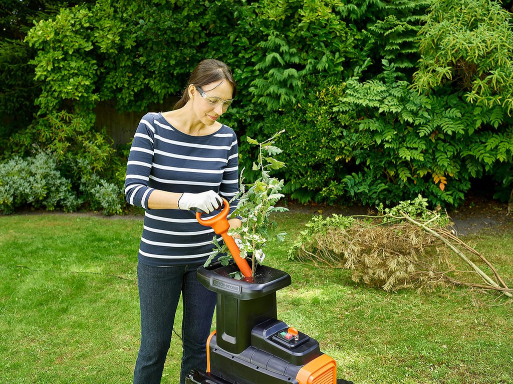 Black+Decker 2.800 Watt Elektro-Leisehäcksler (zur schnellen Zerkleinerung von Zweigen und Ästen bis 45 mm, 45l Auffangbehälter, Vorwärts-/Rückwärtslauf, robuste Räder+Standfüße) BEGAS5800 Multicolor
