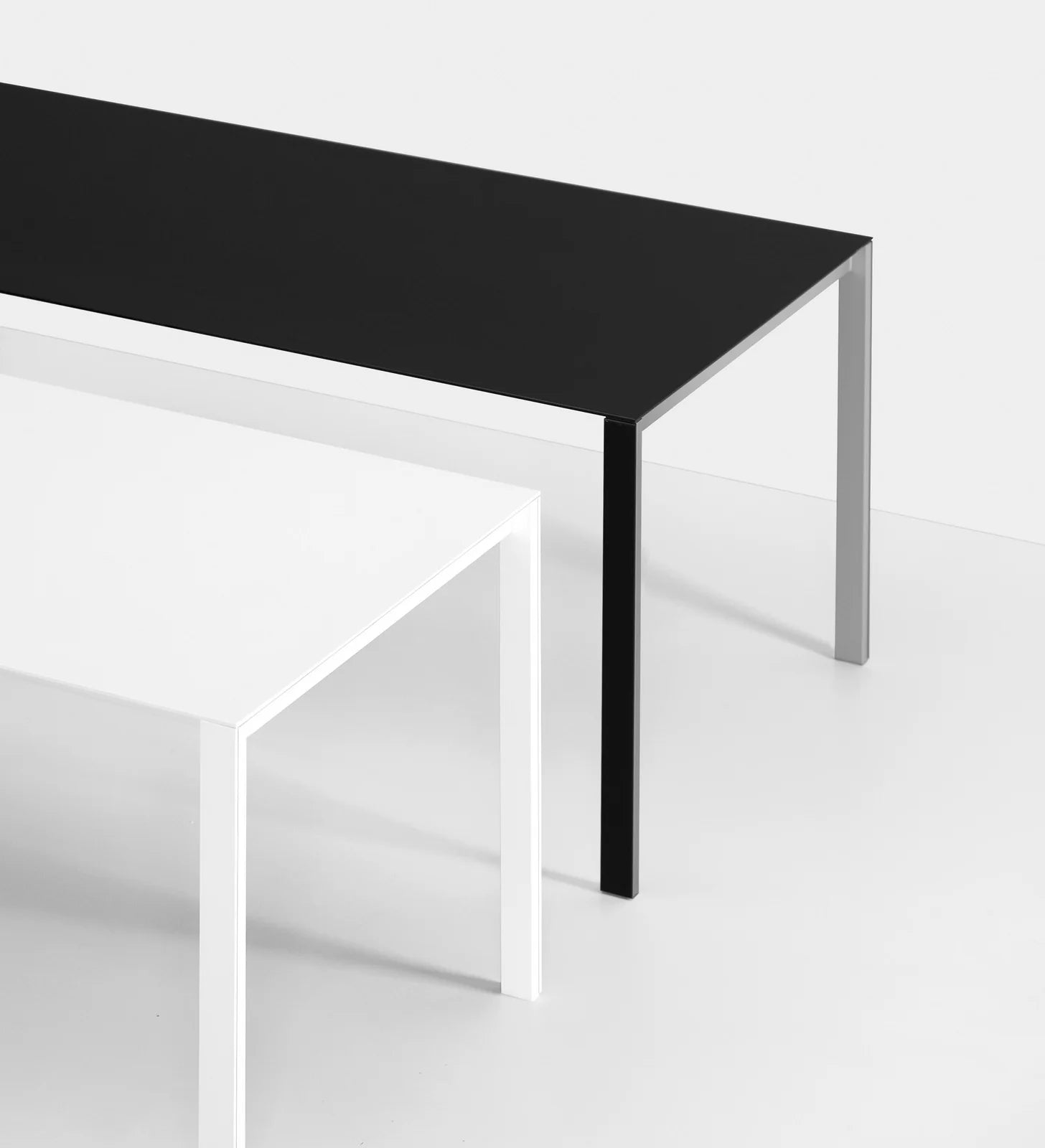 Tavolo da pranzo Kristalia Thin K 200 x 100 cm, piano in alluminio, disponibile anche allungabile