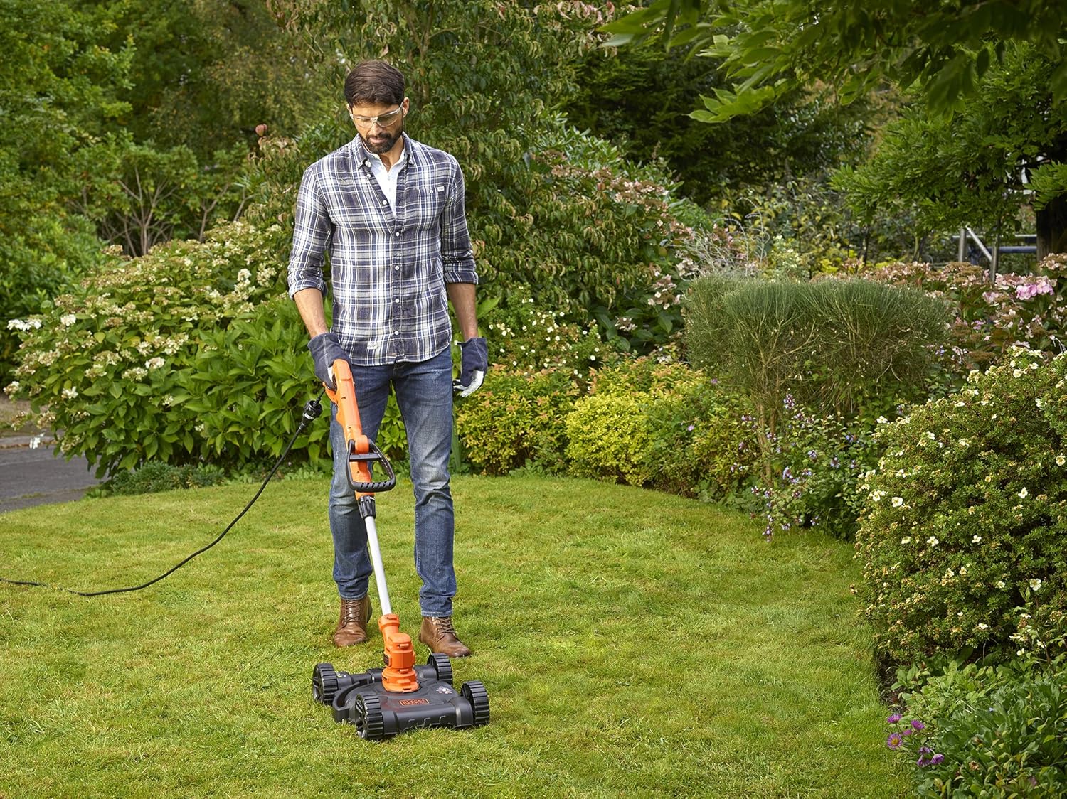 Black+Decker Tagliabordi/Rifilabordi/Tagliaerba 3-in-1 BESTA530CM (550W, 30 cm larghezza di taglio, estensione automatica filo AFS, include base su ruote, per piccoli giardini)
