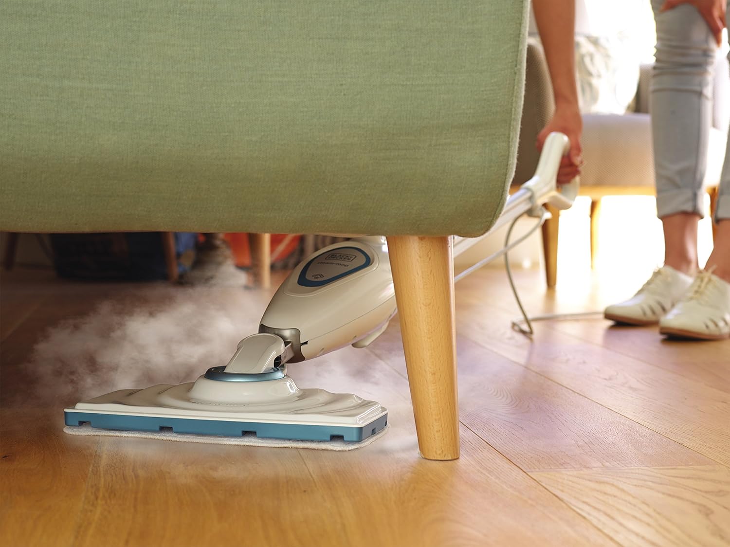 Black+Decker Scopa a vapore Steam-Mop Basic FSM1615 (1300W, pulitore a vapore per un'igiene profonda, serbatoio dell'acqua rimovibile, testina pulente orientabile a 180°, include 2 panni in microfibra)