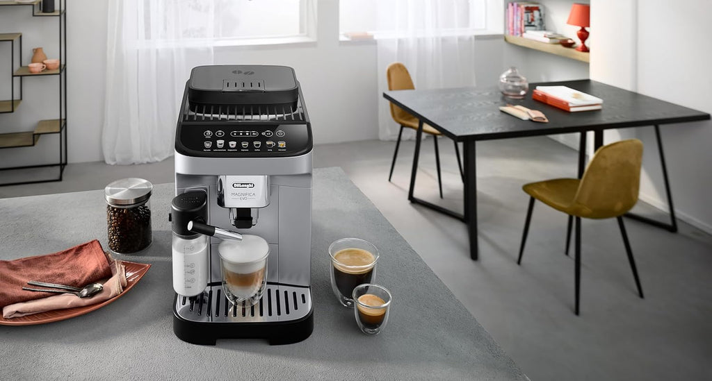 De'Longhi Magnifica Evo ECAM292.81.SB, macchina da caffè automatica con sistema latte, 7 tasti per selezione diretta di cappuccino, espresso e altre specialità di caffè, pannello di controllo, funzione 2 tazze, argento/nero