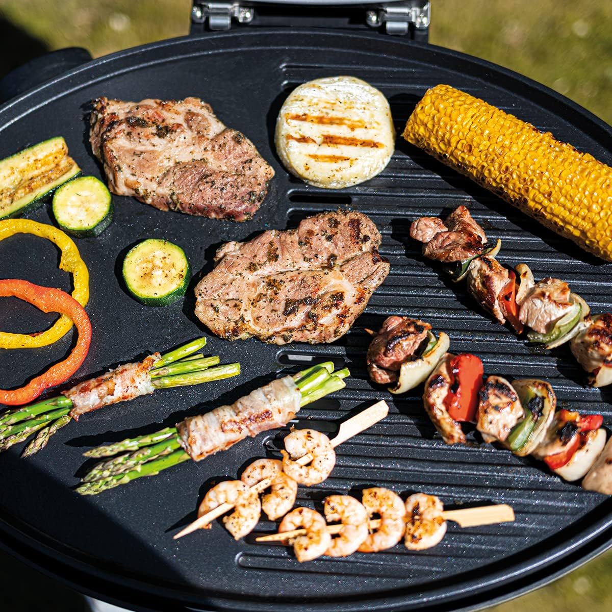 Cloer 6789 Barbecue-Grill, barbecue da esterno con termometro integrato, rivestimento antiaderente, 2400 Watt, superficie grill: 38,5 x 52,5 cm, riponibile in modo salvaspazio