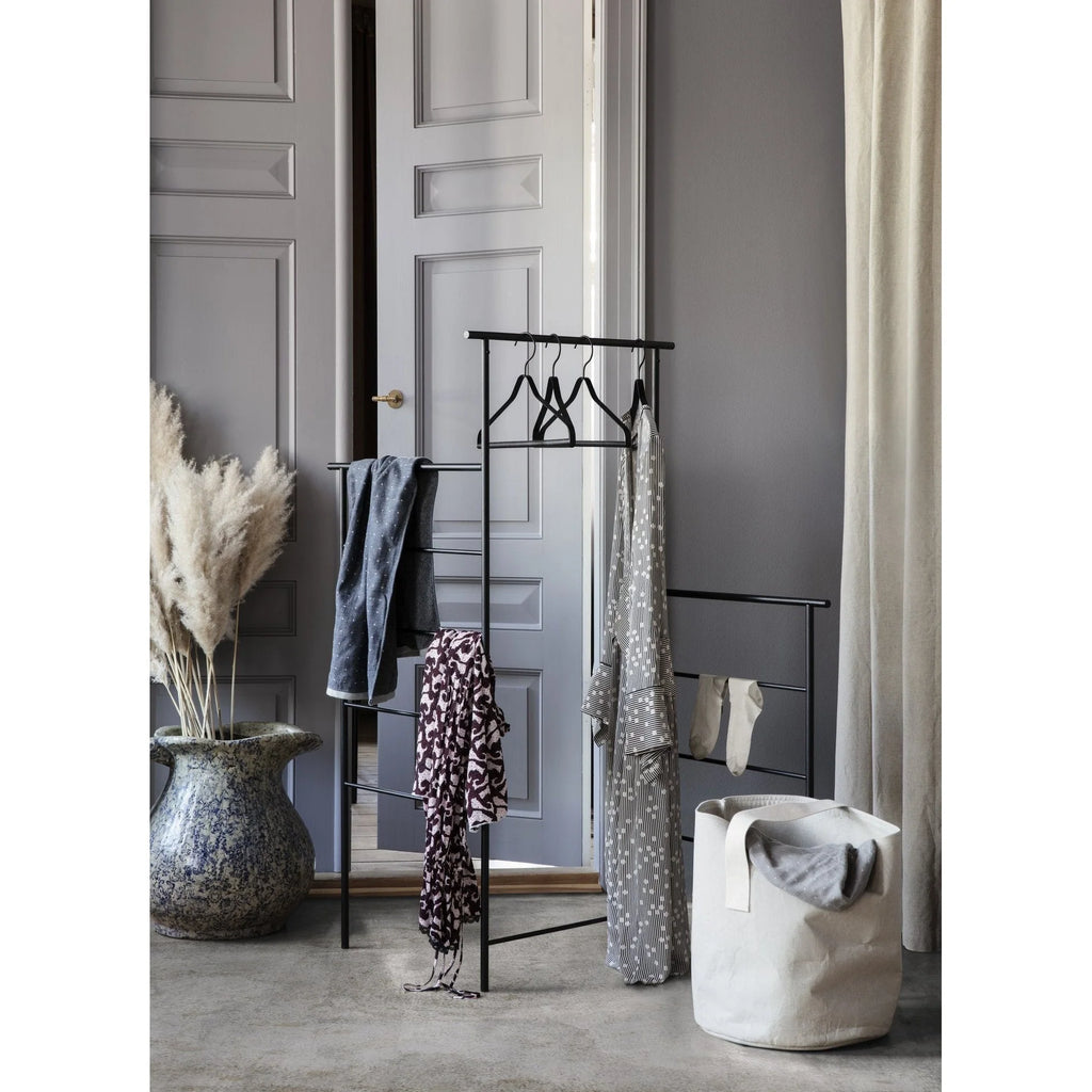 Ferm Living Dora Kleiderstnder, Schwarz