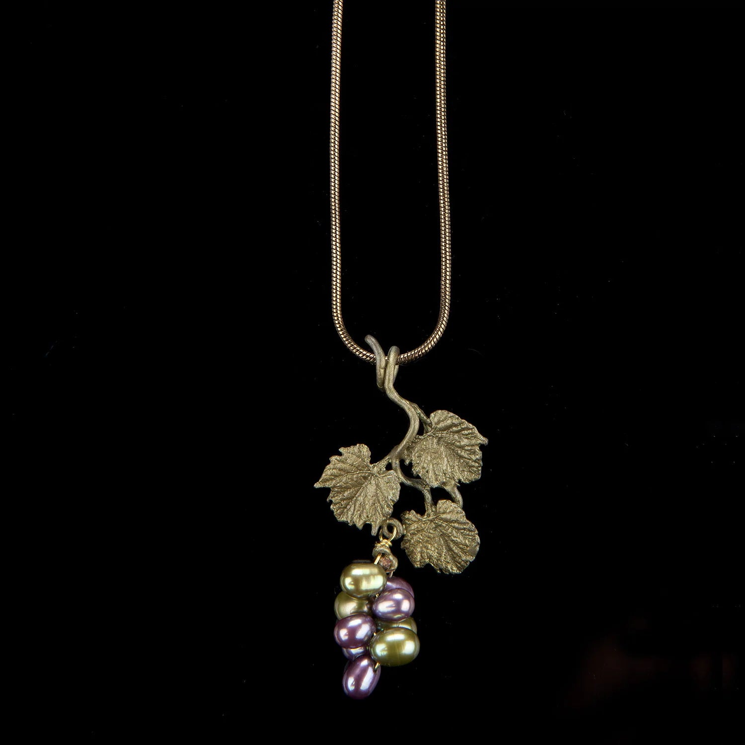 Collana con ciondolo a vite