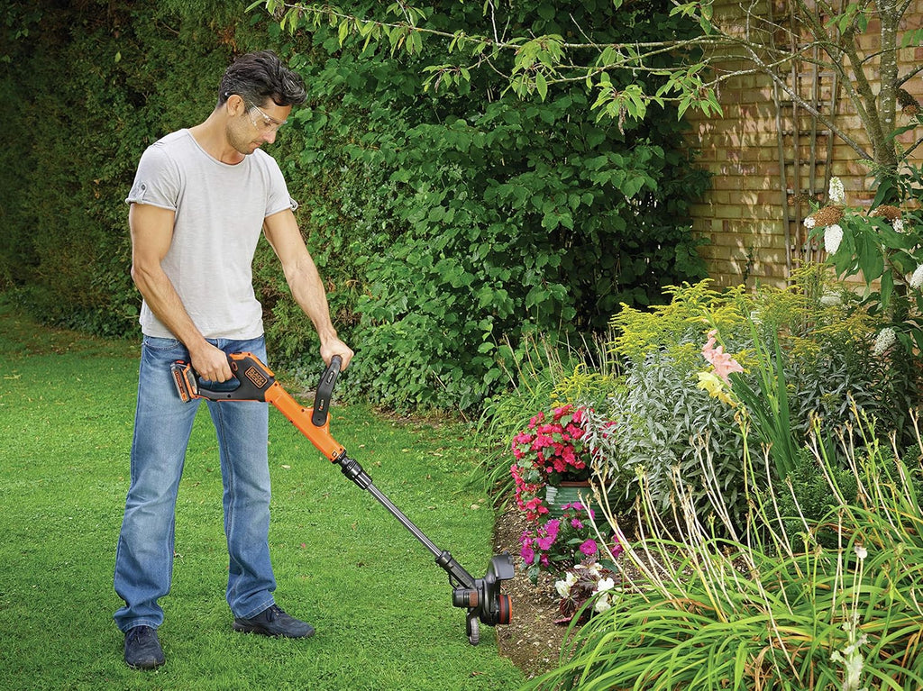 BLACK+DECKER Rasentrimmer mit Akku und Ladegerät Rasenkantenschneider Freischneider mit Fadenverlängerung auf Knopfdruck (18V 2,0Ah, 28 cm Schnittbreite) STC1820EPC