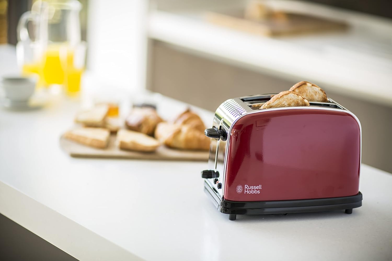 Russell Hobbs Set Colazione Colours+ Rosso: Macchina da caffè [Timer digitale, Doccetta per estrazione e aroma ottimali] 24031-56 + Bollitore [1,7l, 2400W] 20412-70 + Tostapane [per 2 fette] 26554-56