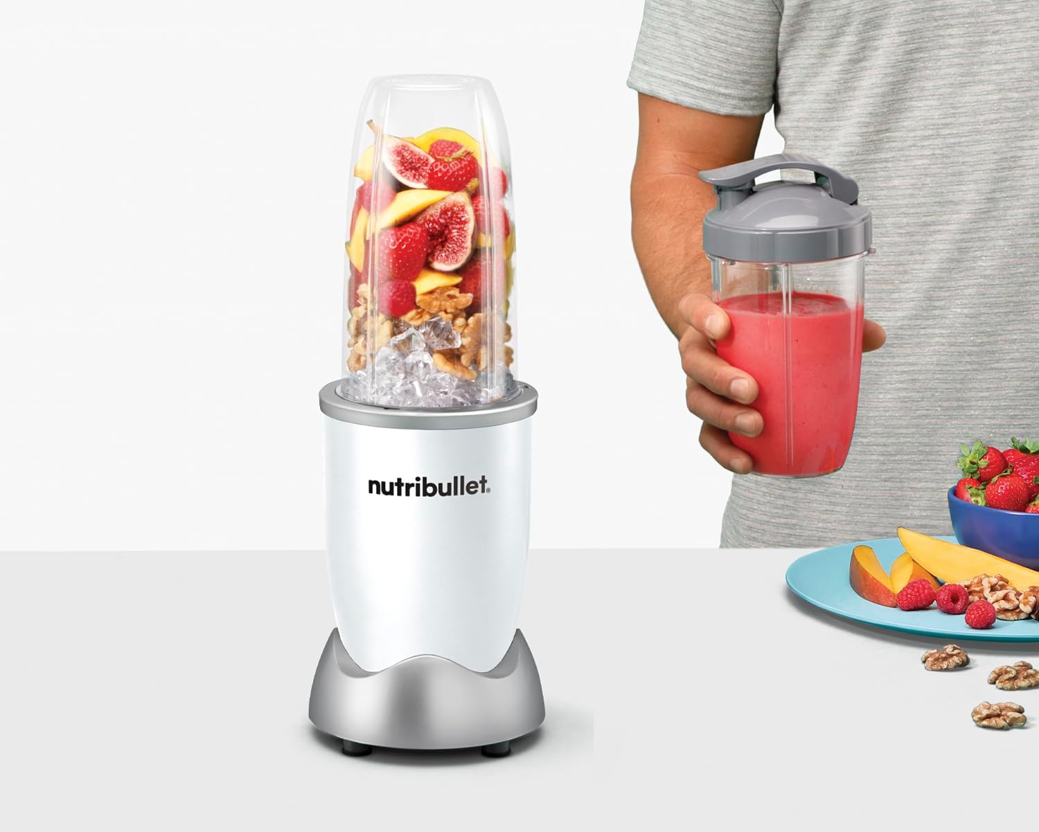 nutribullet Pro, 900 Watt, Facile e veloce da usare, Compatto, Facile da pulire, Con bicchiere da 700 ml, Frullatore per smoothie, Mixer elettrico, NB904B, Nero