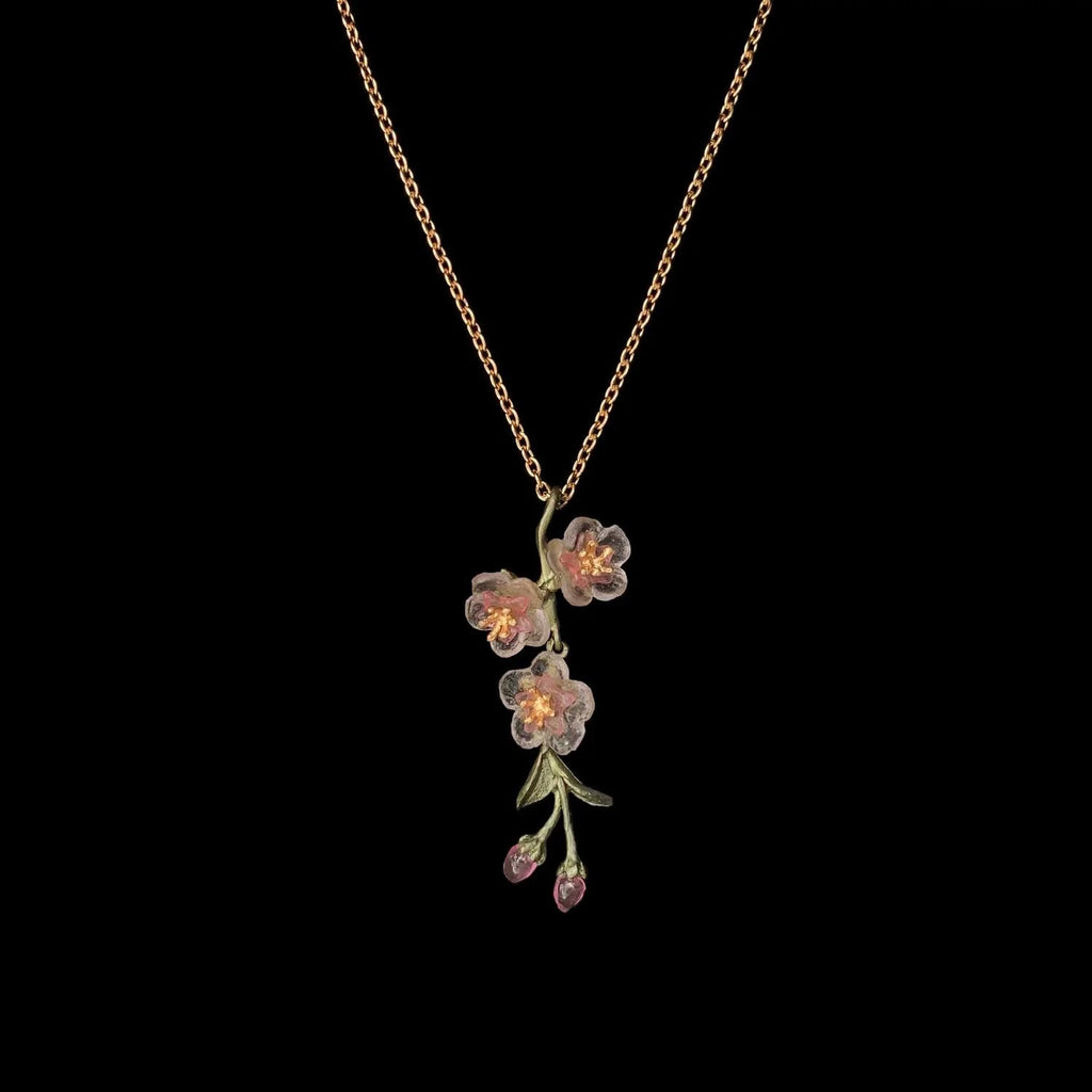 Collana con ciondolo a fiori di pesco