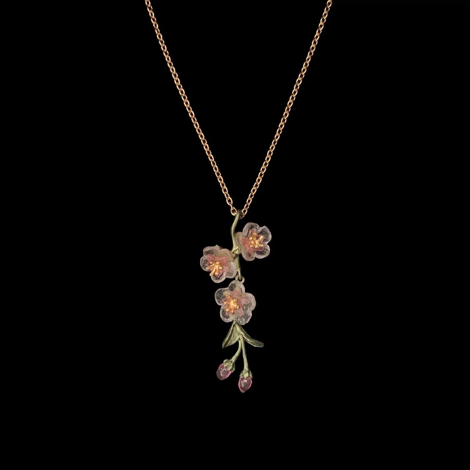 Collana con ciondolo a fiori di pesco