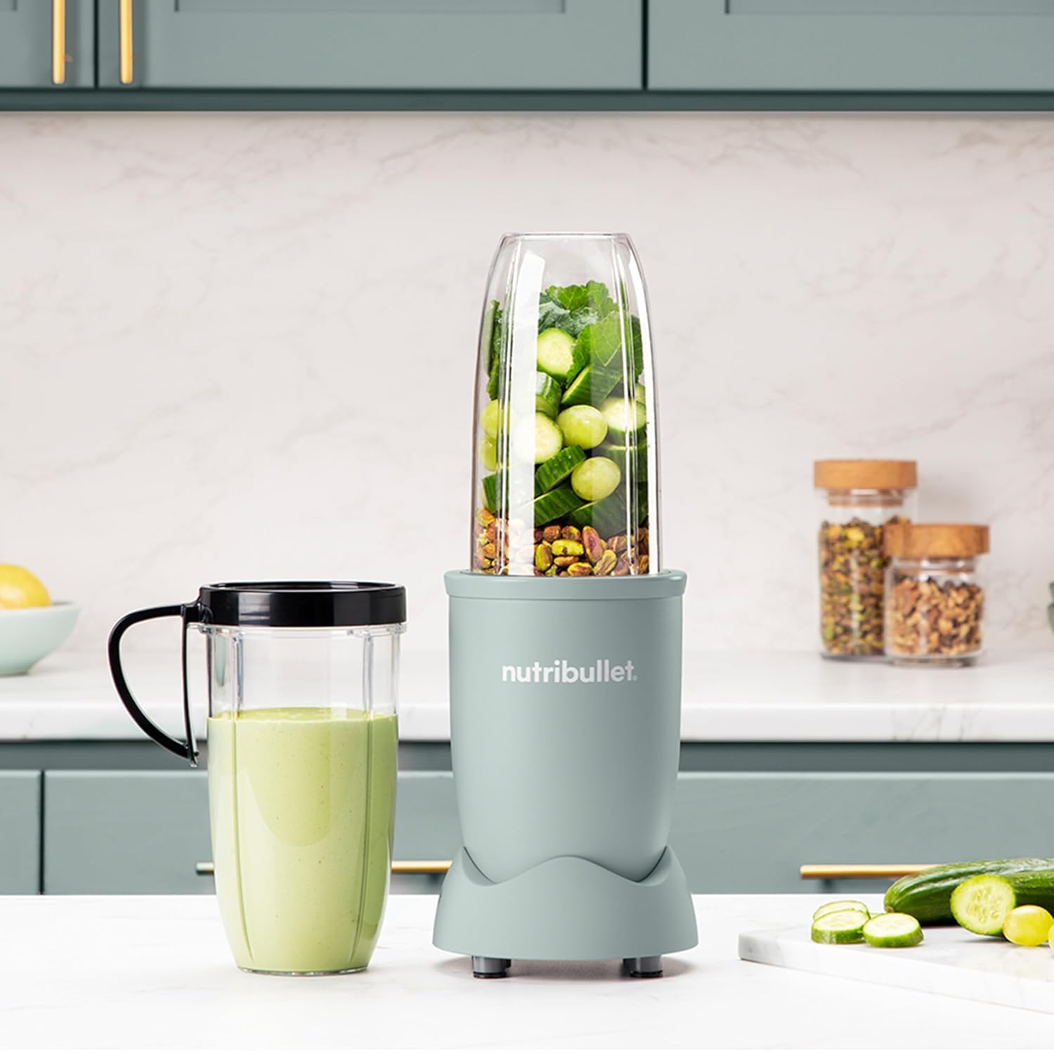nutribullet Pro, 900 Watt, Facile e veloce da usare, Compatto, Facile da pulire, Con bicchiere da 700 ml, Frullatore per smoothie, Mixer elettrico, NB904B, Nero