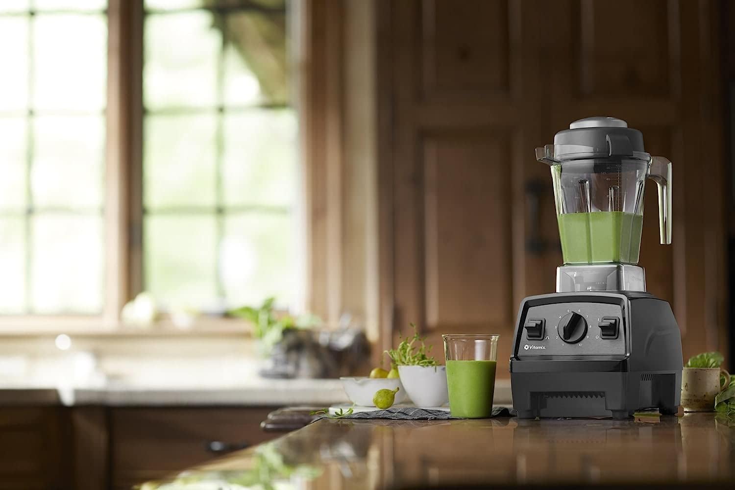 Vitamix VM0201 E310 Explorian Standmixer, Edelstahl, schwarz