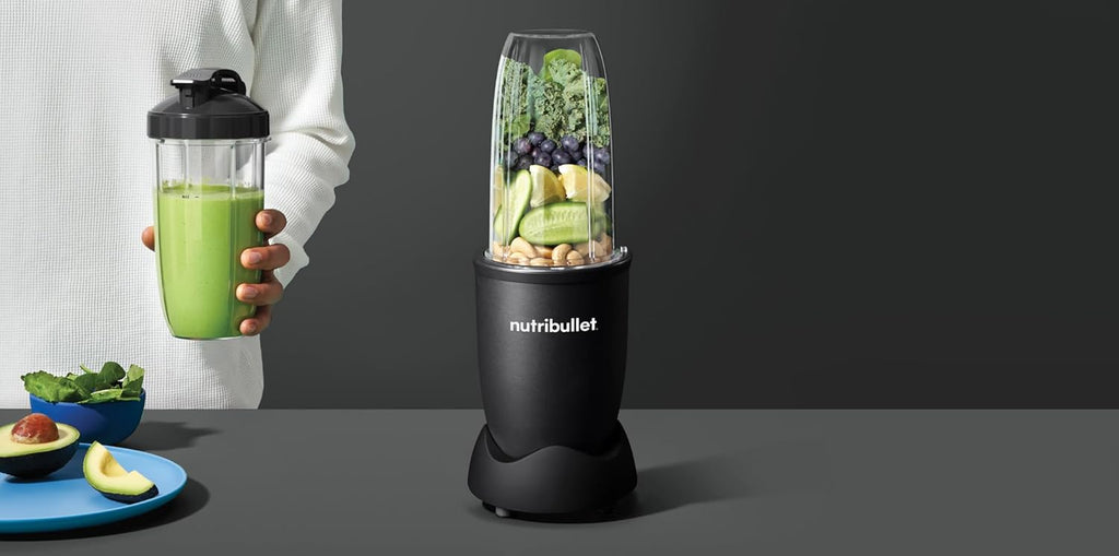 nutribullet Pro, 900 Watt, Facile e veloce da usare, Compatto, Facile da pulire, Con bicchiere da 700 ml, Frullatore per smoothie, Mixer elettrico, NB904B, Nero