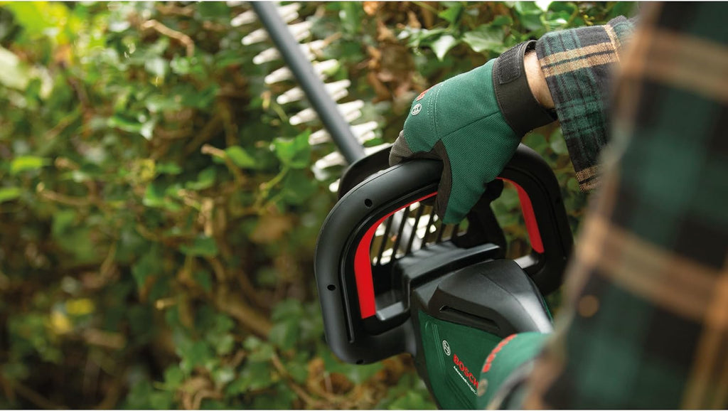 Bosch Akku-Heckenschere AdvancedHedgeCut 36V-65-28 (ohne Akku, 36-Volt-System, Messerlänge 65 cm; im Karton) - Testnote: sehr gut (Magazin: selbst ist der Mann)