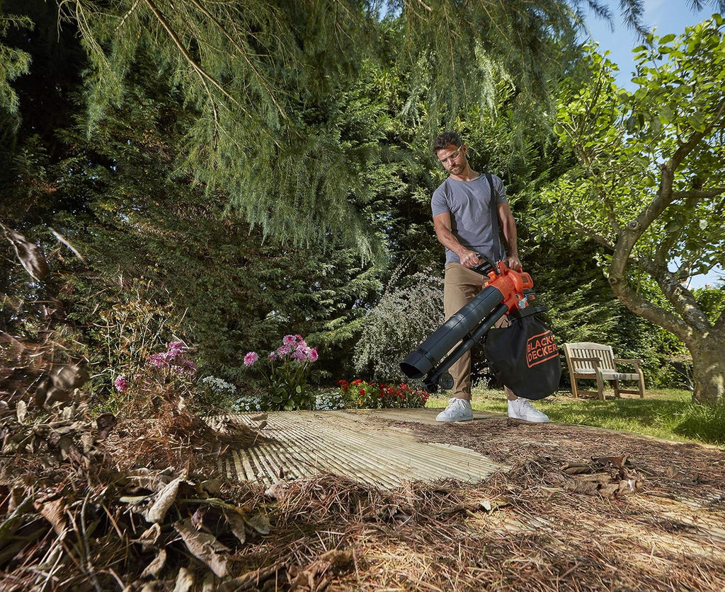 BLACK+DECKER Lausbauger Akku Laubbläser Akku mit Häcksler BCBLV3625L1 (45l Fangsack, bürstenloser Motor, 210 km/h Luftgeschwindigkeit und hohe Saugleistung – 36V, inkl. Akku und Ladegerät)