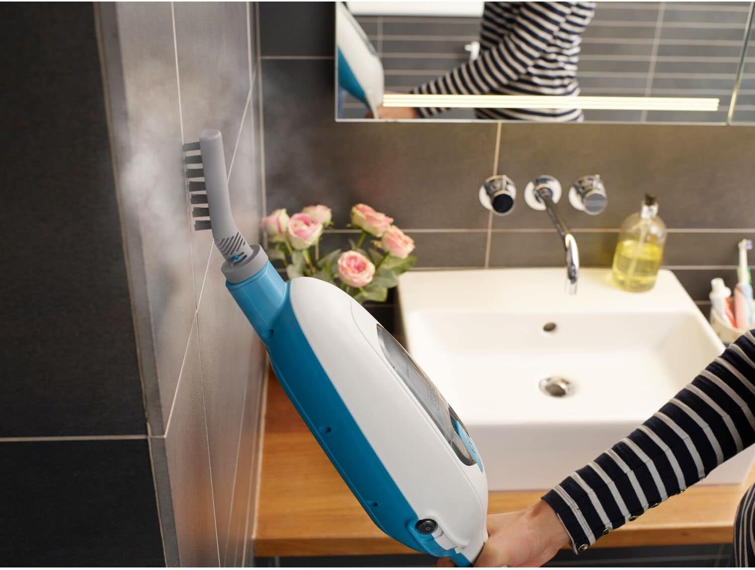 Black+Decker FSMH13E10-QS Scopa a Vapore 10-in-1 Steam Mop Deluxe (1300W, Pulitore a Vapore per Igiene e Pulizia, Ampio Set di Accessori + Generatore di Vapore Portatile Rimovibile, Facile da Usare)