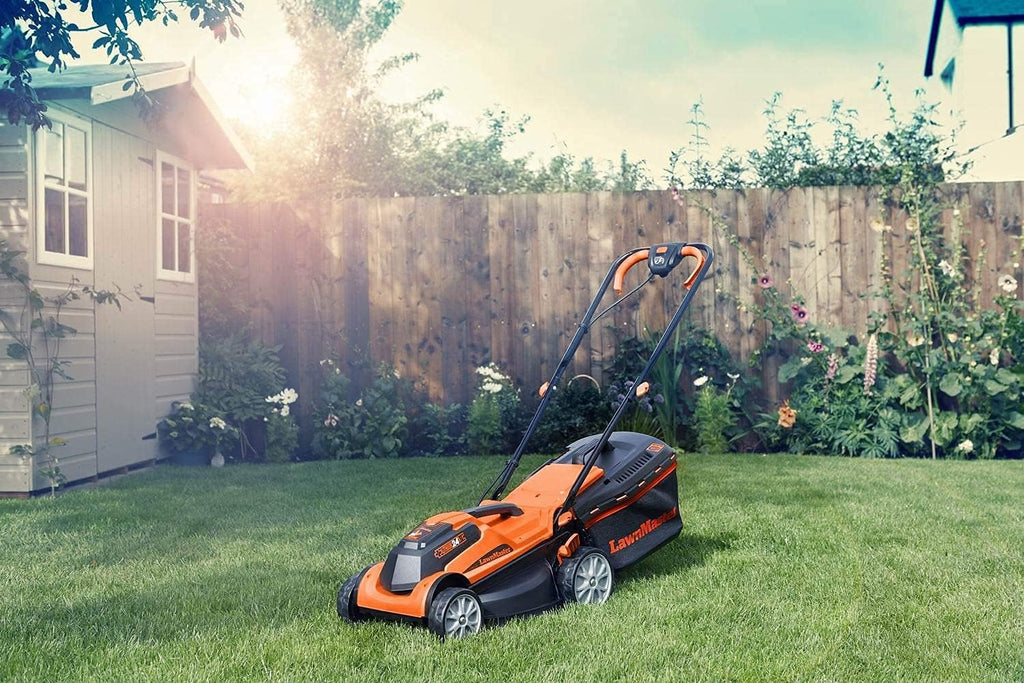 Tagliaerba a batteria LawnMaster CLMF2434G 24V max 2x4.0Ah, 34cm, 300m² pacciamatura 32L, regolazione altezza di taglio a 6 livelli 20-70mm
