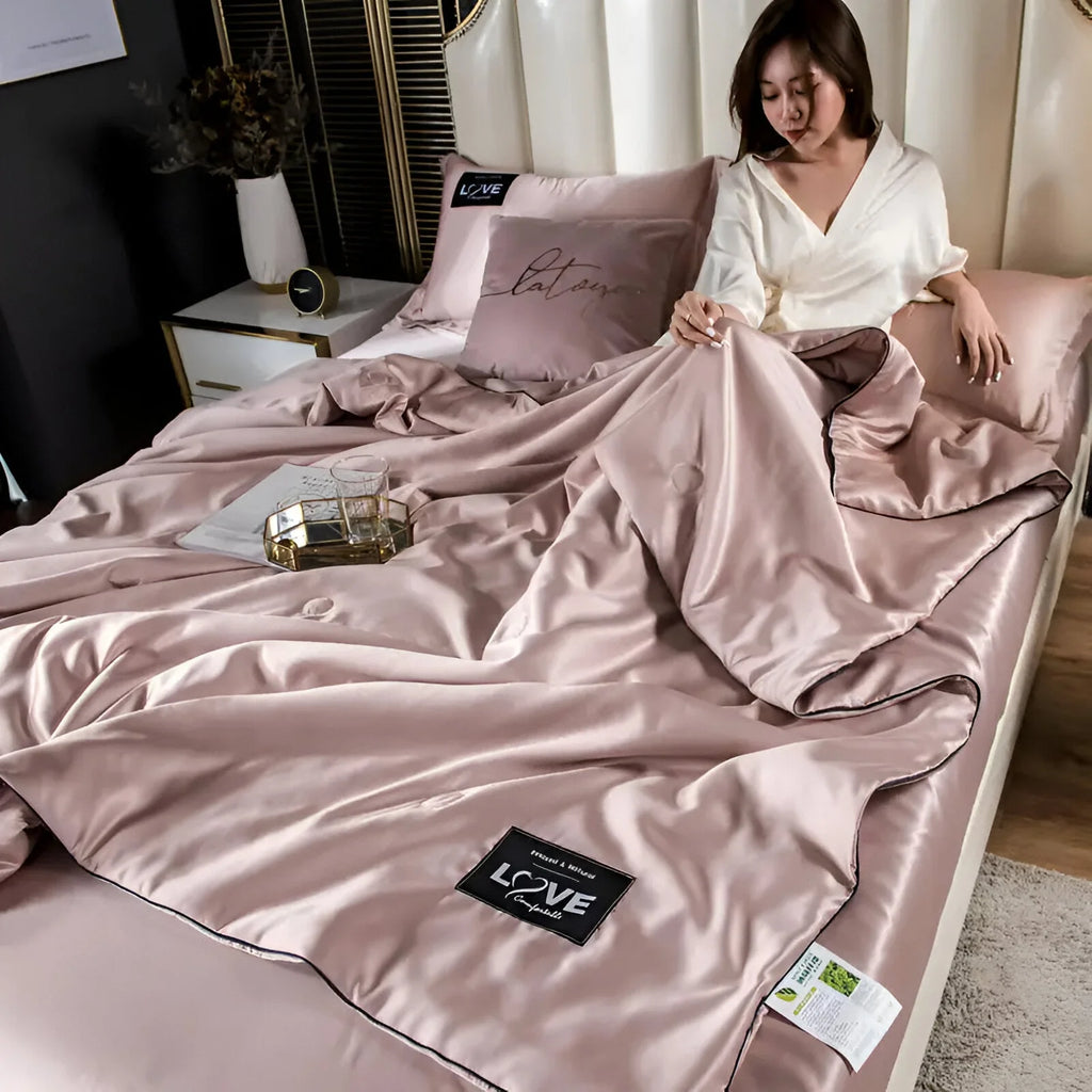 SilkyLux Satin-Bettwsche – Weiche & Atmungsaktive Decke für Ganzjhrigen Komfort