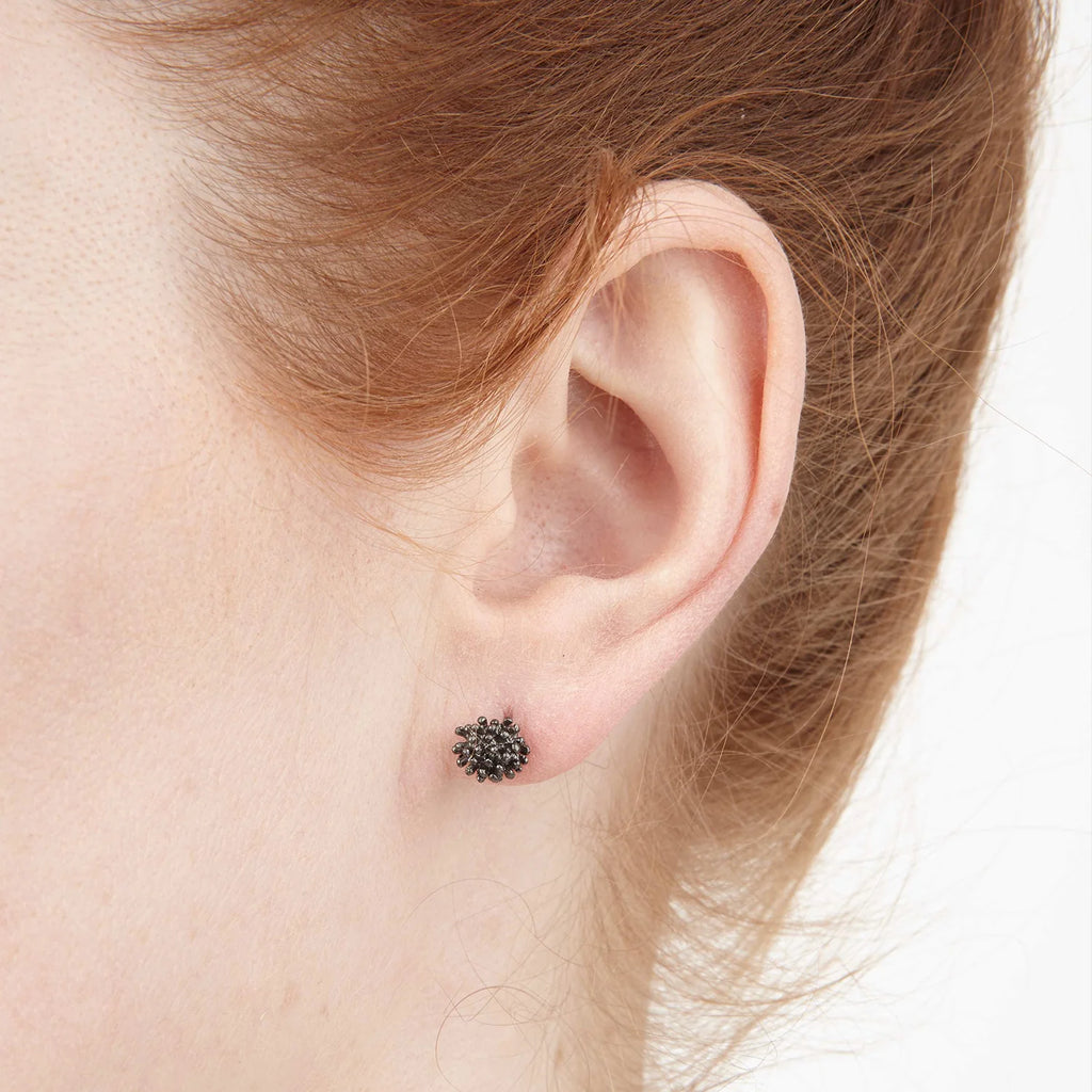 Napiergras - Ohrstecker Gunmetal klein