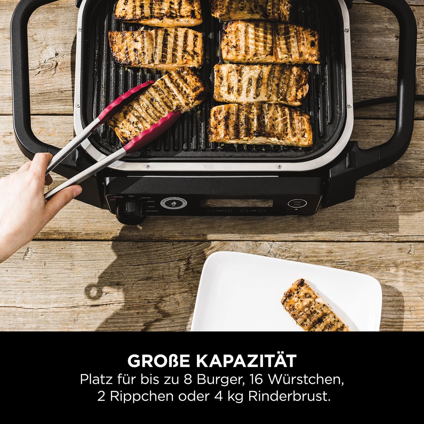 Ninja Woodfire BBQ elettrico e affumicatore e friggitrice ad aria, grill da esterno 7 in 1, friggitrice ad aria, affumicatore, arrostitore, forno e altro ancora, resistente alle intemperie, antiaderente, portatile, elettrico, grigio/nero OG701EU