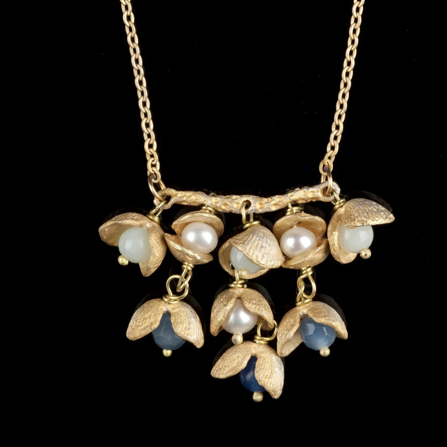 Collana con ciondolo in conchiglia
