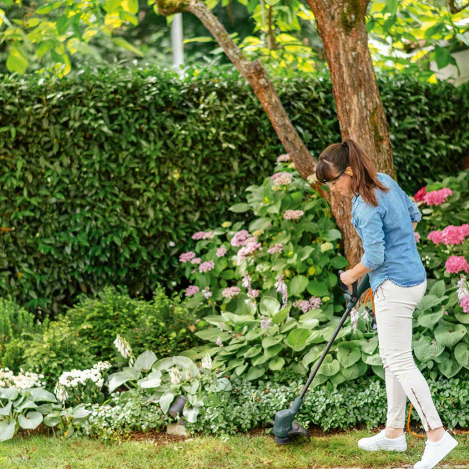 Bosch Tosaerba ARM 37 (1400 Watt, larghezza di taglio: 37 cm, in scatola di cartone)