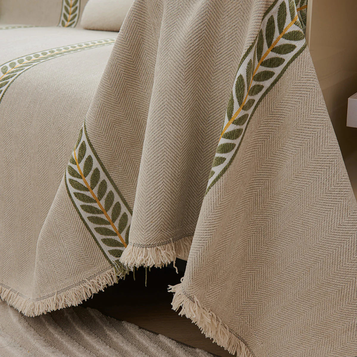 Sofabezug Leafline Grün – Moderner Couchschutz mit stilvollem Blattmuster