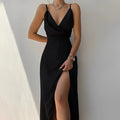 rmelloses Maxikleid mit V-Ausschnitt und Schlitzen
