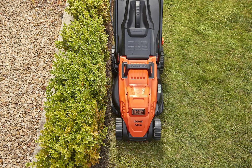 Black+Decker Tagliaerba Elettrico con Impugnatura a Manubrio BEMW461BH (1.400W, Larghezza di Taglio 34cm, 6 Altezze di Taglio, Cesto di Raccolta da 40l, Ideale per Giardini di Medie Dimensioni)