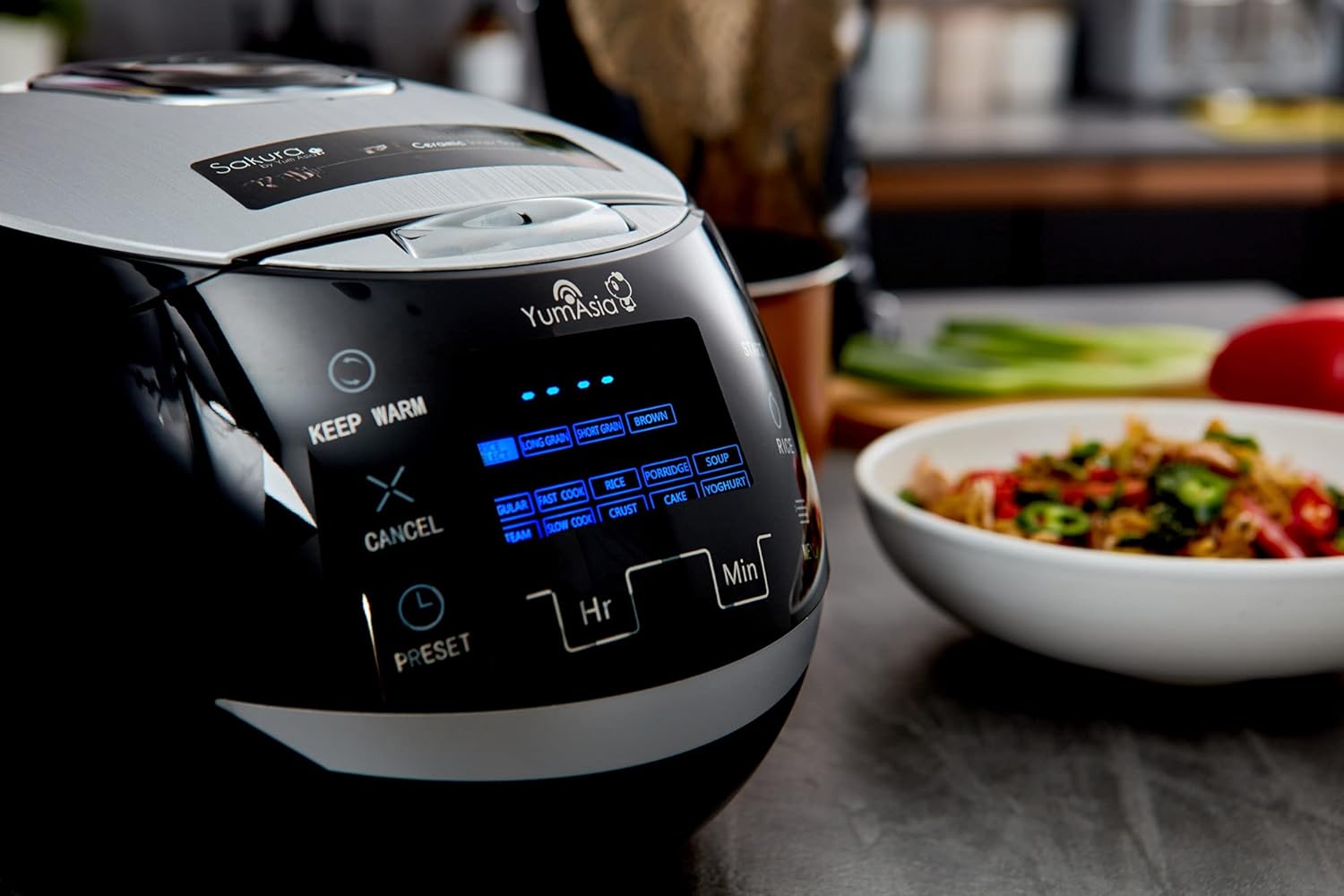 Yum Asia Sakura Cuociriso con Ciotola in Ceramica e Logica Fuzzy Avanzata (8 tazze, 1,5 litri), 6 Funzioni di Cottura Riso, 6 Funzioni Multicooker, Display LED Motouch, 220-240V EU (Nero e Argento)