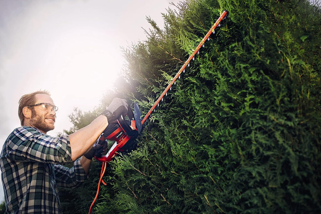 Einhell Tagliasiepi elettrico GE-EH 7067 (700 W, lama in acciaio tagliato e diamantato, ingranaggi in metallo, protezione antiurto, incl. fodero)