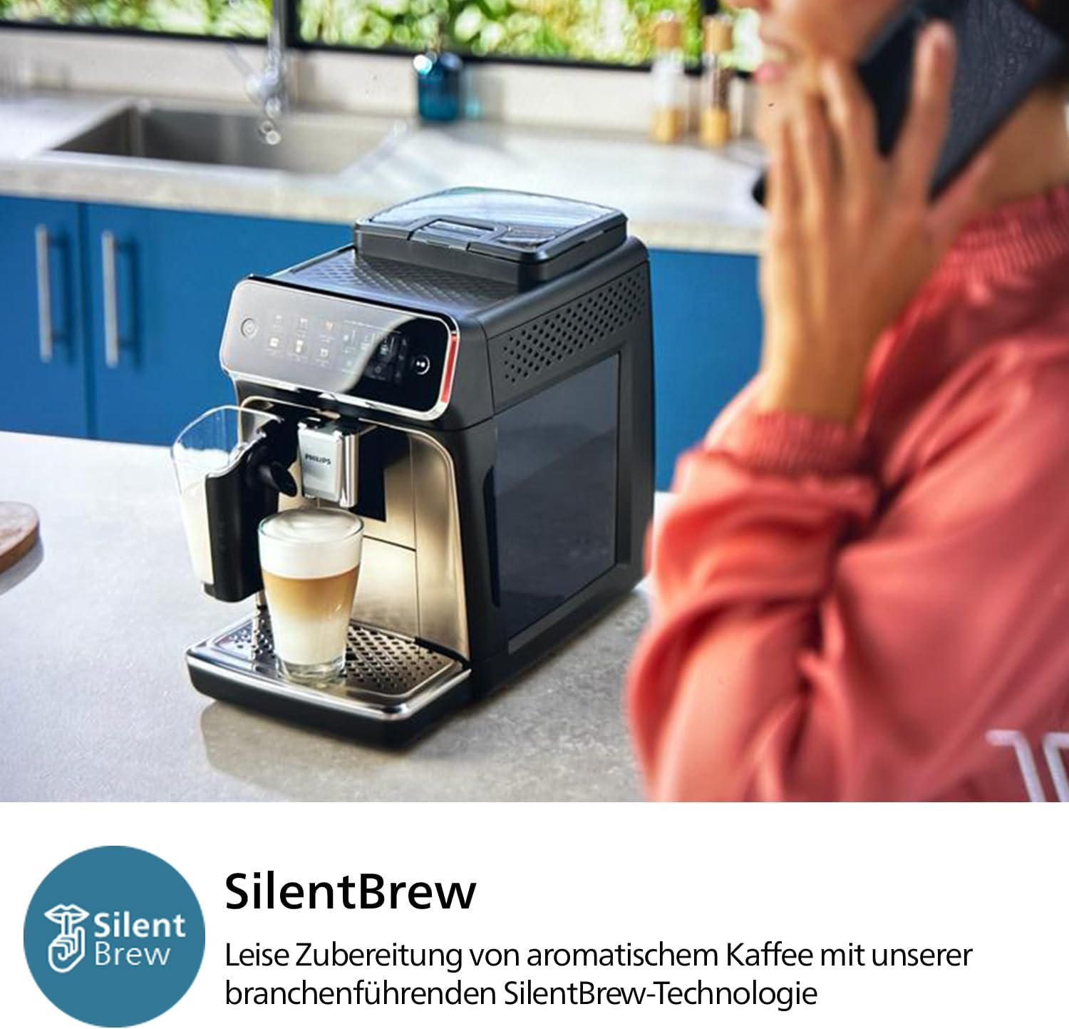 Macchina da caffè espresso automatica Philips Serie 2300 - 4 bevande, display touch a colori moderno, sistema del latte LatteGo, SilentBrew, macine in ceramica, filtro AquaClean. Cromata bianca (EP2333/40)
