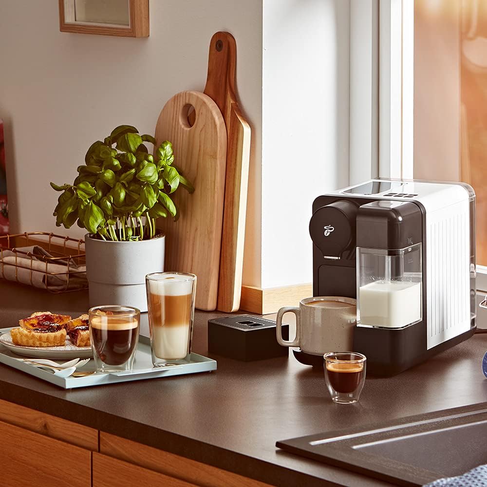 Tchibo Cafissimo „milk“ Kaffeemaschine Kapselmaschine inkl. 30 Kapseln für Caffè Crema, Espresso, Kaffee und Milchspezialitäten, Schwarz