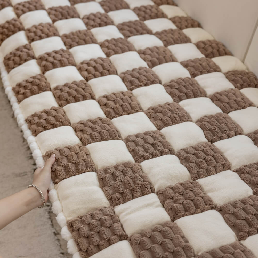 Tappetino per cani in peluche artigianale con motivo a blocchi di colore – Copridivano antiscivolo per comfort e stile