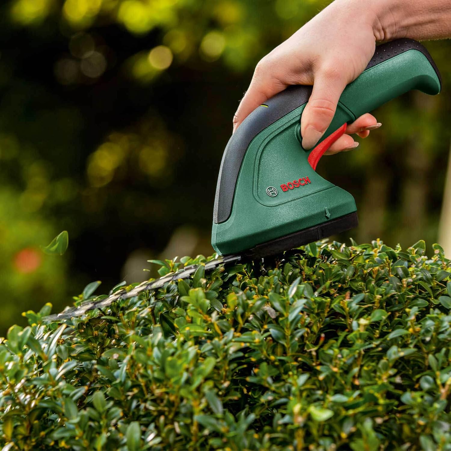 Bosch Gartenschere EasyShear (integrierter 3,6 V Akku, Akkulaufzeit: 40 min, Messerlnge: 12 cm (Strauch) / 8 cm (Gras), im Karton)