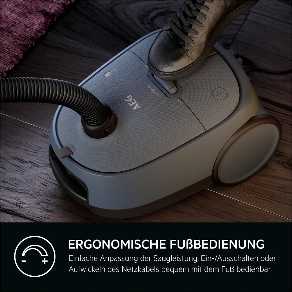 AEG CLEAN 6000 AB61C2DB Aspirapolvere con sacco / elevata potenza di aspirazione / include bocchetta per imbottiti / 50% plastica riciclata / ideale per proprietari di animali domestici / pulizia di tappezzeria / cavo da 12 m / 750 W / Blu