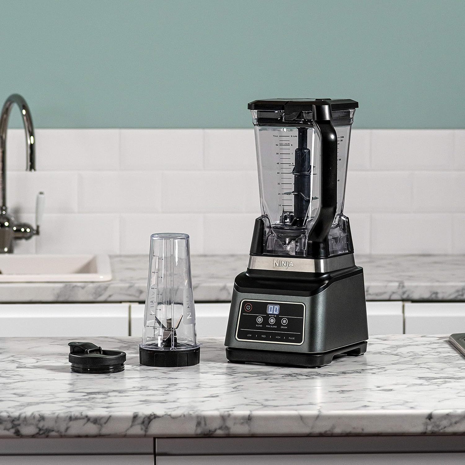 Ninja 2-in-1 Mixer mit 3 Programmen; Mixen, Max Mixen und Zerkleinern & 4 manuellen Einstellungen, 2,1L Krug & 700ml Becher, 1200W, spülmaschinenfest, Auto-iQ, Schwarz BN750EU