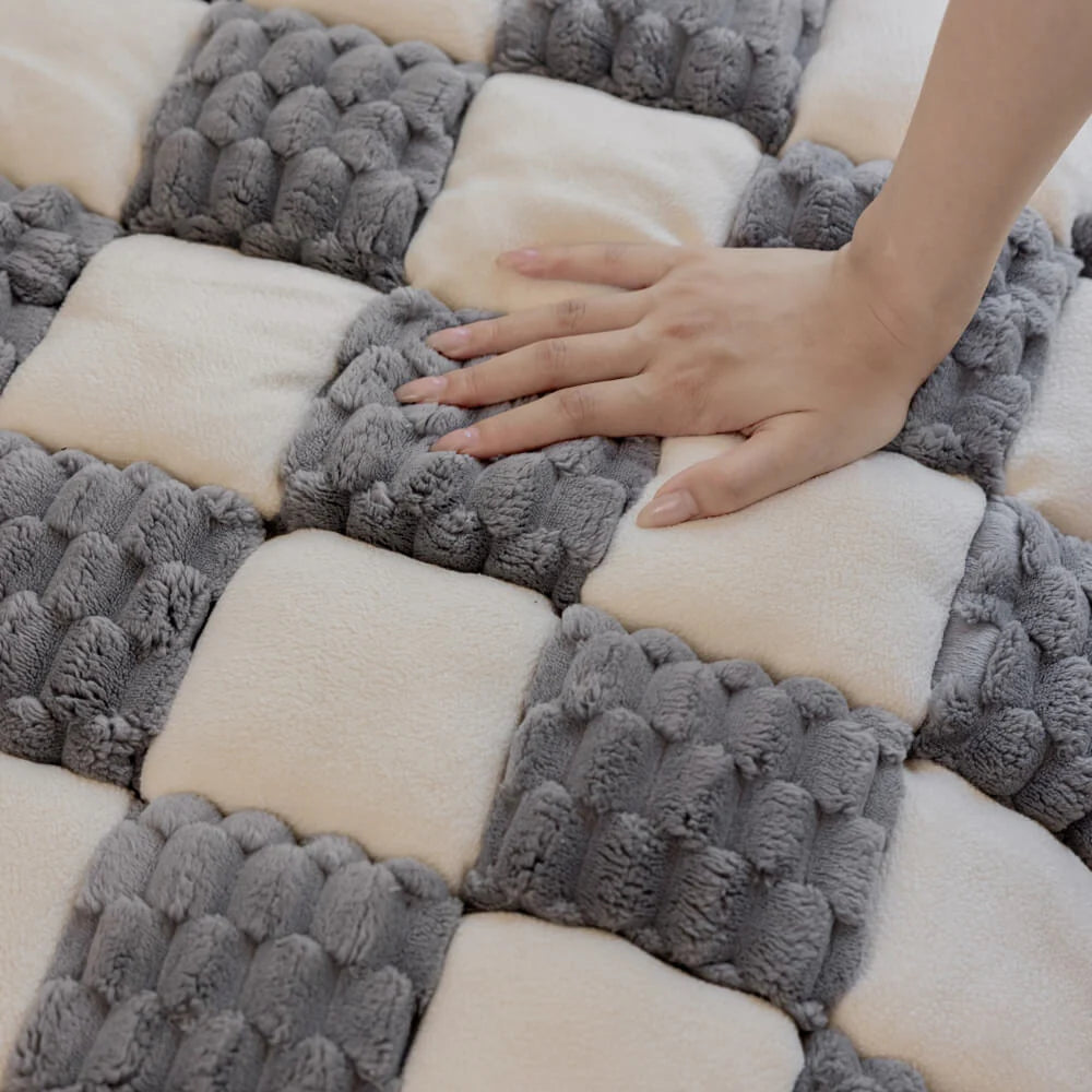 Tappetino per cani in peluche artigianale con motivo a blocchi di colore – Copridivano antiscivolo per comfort e stile