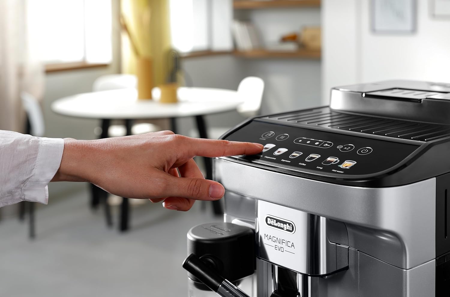 De'Longhi Magnifica Evo ECAM292.81.SB, macchina da caffè automatica con sistema latte, 7 tasti per selezione diretta di cappuccino, espresso e altre specialità di caffè, pannello di controllo, funzione 2 tazze, argento/nero
